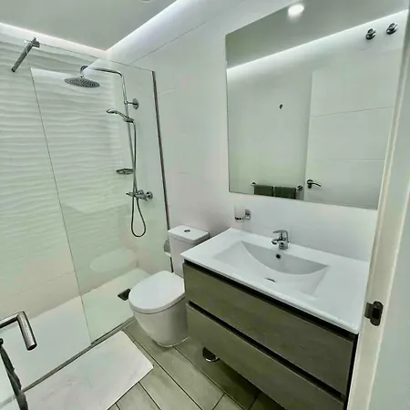 Ocean Garden, Heated Pool, Sunny Terrace,fast Wifi 公寓 阿德耶
