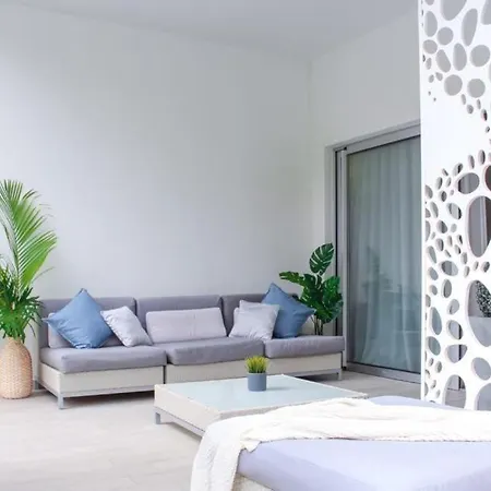 Ocean Garden, Heated Pool, Sunny Terrace,fast Wifi אדחה